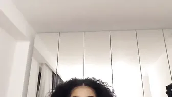 april_lovesu Web model fucks herself with a dildo