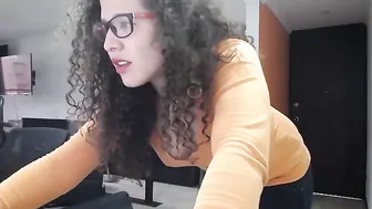 jennycrystalsquirt Beauty is resting with pussy