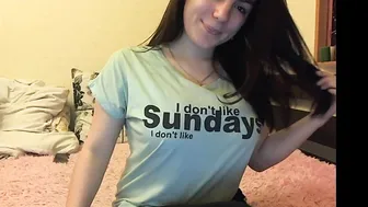 irinaandalex juicy mom shakes her ass
