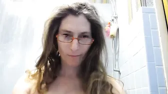 doxie Beautiful lady gently masturbates pussy