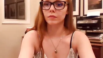 daphnemadison Attractive curvy caresses shaved cunt