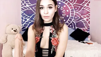 unic0rnporn Slender chica dances in underwear