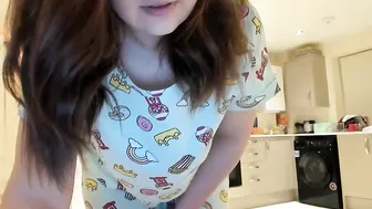 saylemuk juicy chick and her round tits