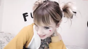 babyjas Juicy babe striptease dances
