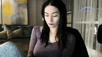 aliswinter Beautiful girl shows sexy body