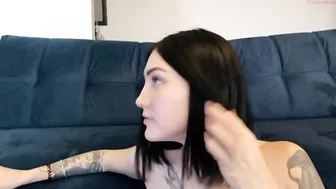 sasha0vay black-haired beauty pulls sex lips
