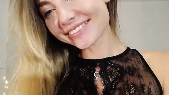 the_croissant dancing naked and pulling pussy
