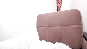 realtoki slim bitch jerks off with sex toys