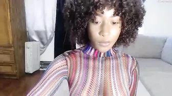 pursueme_ housewalker reveals her delicious body