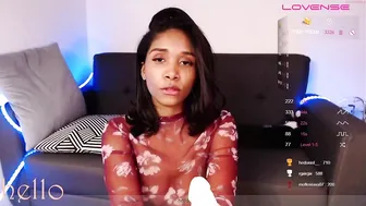 hey_nahomy busty woman chatting in chat