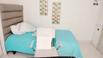 paula_shugart shy chick poses naked