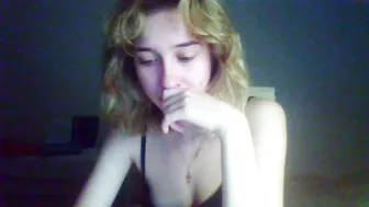 naughty_raquel find her masturbating