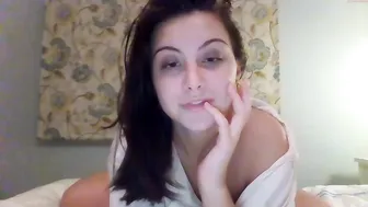 natashabijou whore model shows off her beauty