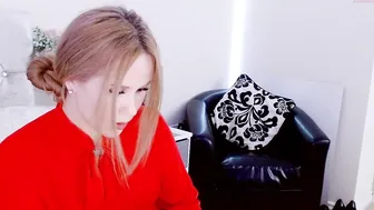 myassistant naughty bitch shows pussy