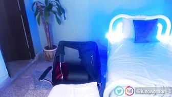 luna_watson naughty bitch fucks pussy