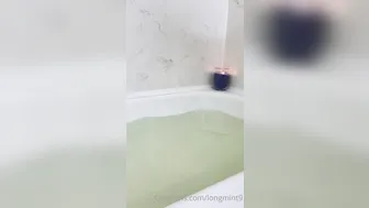 Long Mint fucking herself in her pussy