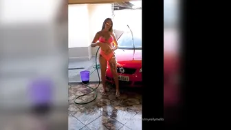 Myrelly Mello onlyfans  hot chick twirls big booty