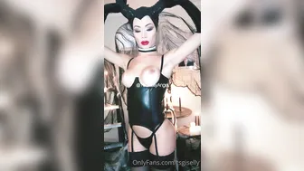 Giselly Angel onlyfans  Busty brunette
