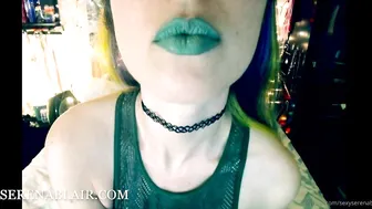 sexyserenab gorgeous model tightly stretches both holes.