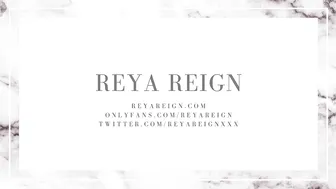 Reya Reign beauty in stockings fucks with phallus