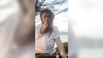 Lolo Savo impressive girls show pussies