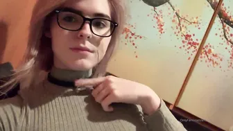 Ella Hollywood   flies away from the buzz of orgasm