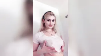 natasha_kiria  latin slut brightly fingering shaved holes