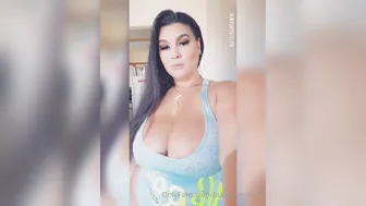 buttercream19 busty chick masturbates shaved pussy