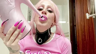 aliciaamiraxxx showing charms