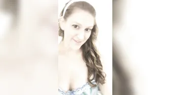evelaurence lustful slut fucks her pussy with a phallus
