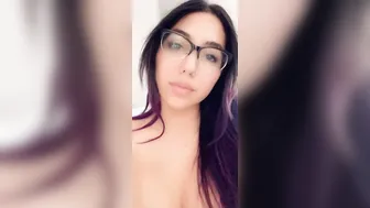 jconbreezy sexy lady jerks off pussy with vibrator