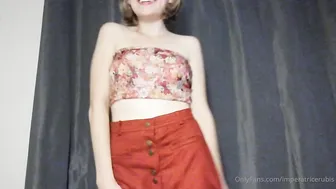 imperatricerubis blonde takes off her stockings and daubs