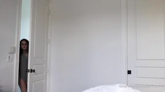 sadbaffoonmv pulls hand clit