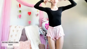 melissamae luxury chick masturbating with sex toys