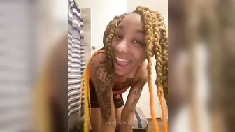 trapsweetyy blue-eyed cutie masturbates in  private e