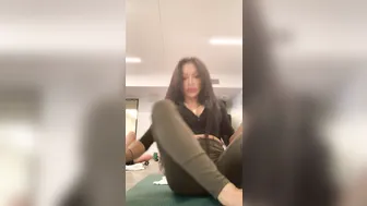 cjmiles onlyfans hot babe gently jerks pussy