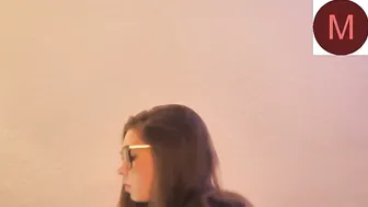 KATEELIFE onlyfans beautiful bitch jerks off with an unusual device