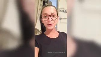 lizadelsierra onlyfans busty slut poses naked