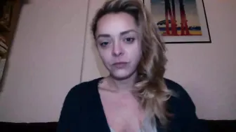 lizadelsierra onlyfans sexy babe caresses fingers