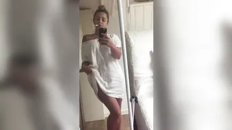 lizadelsierra onlyfans pulls pussy to orgasm