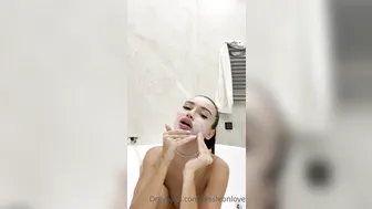 jessleonlove pretty chick fucks pussy with black dildo