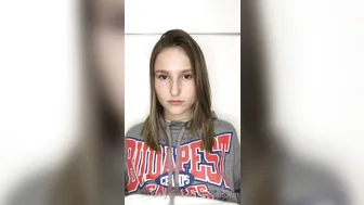 leiabrown young babe jerks both holes