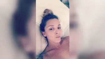 lizadelsierra onlyfans pretty lady gently masturbates cunt