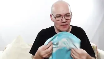 deguaz Busty babe caresses shaved holes