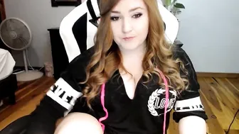 missnerdydirty Sweet ladies expose their charms