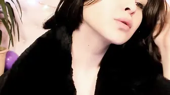 adriana_ss Black-haired  slut seduces with lecherous body