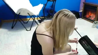 wynfreya Submissive chick makes suction