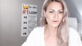 jennyjinx Naughty doll fucks herself with a phallus
