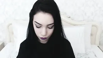 saradolce20 Vicious bitch pulls vagina with fingers