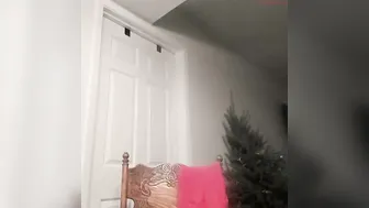 meetjena jerking shmonku on the background of New York